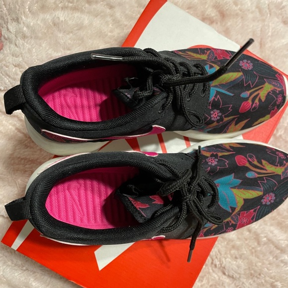 Rare Nike roshe run rosherun Aloha pack flower print black pink blue - Picture 10 of 10